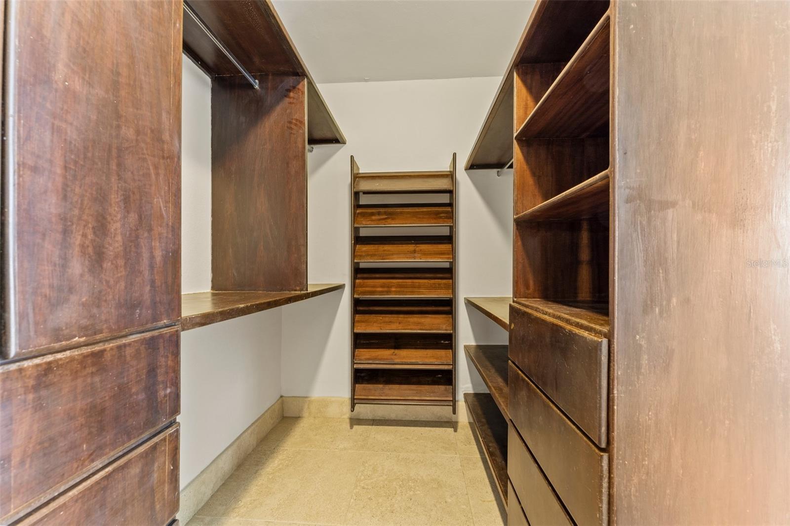 LOS PASEOS DEV - Residential