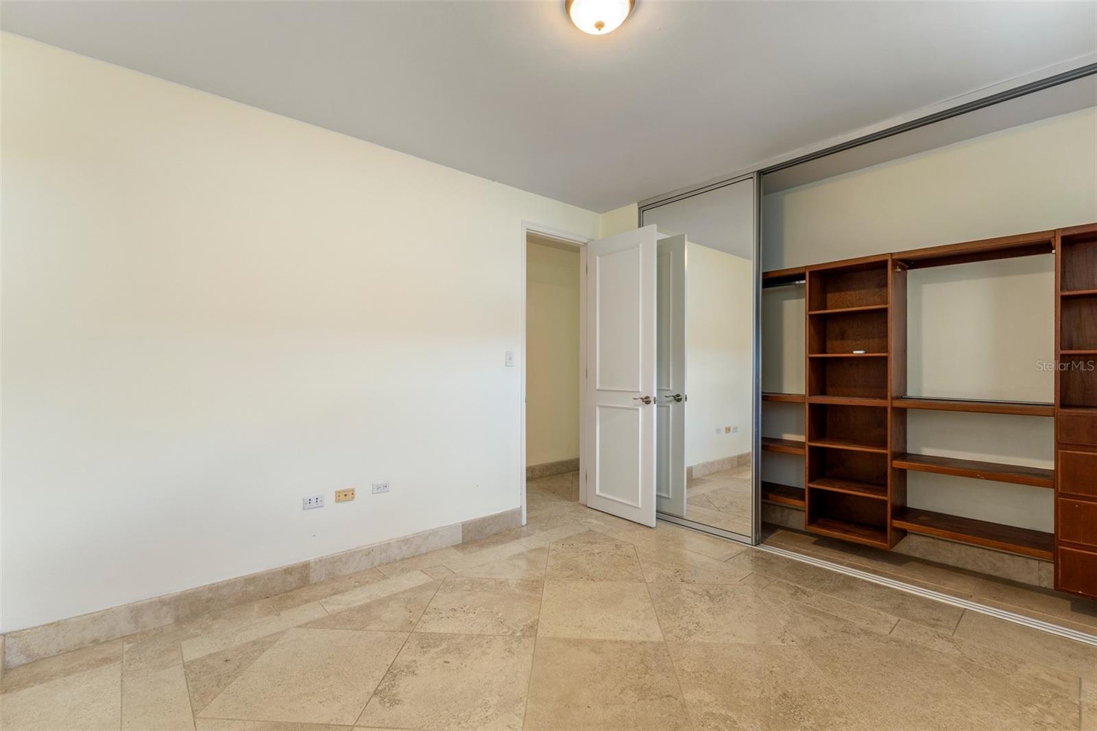 LOS PASEOS DEV - Residential