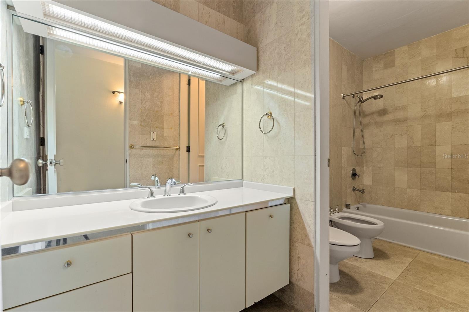 LOS PASEOS DEV - Residential