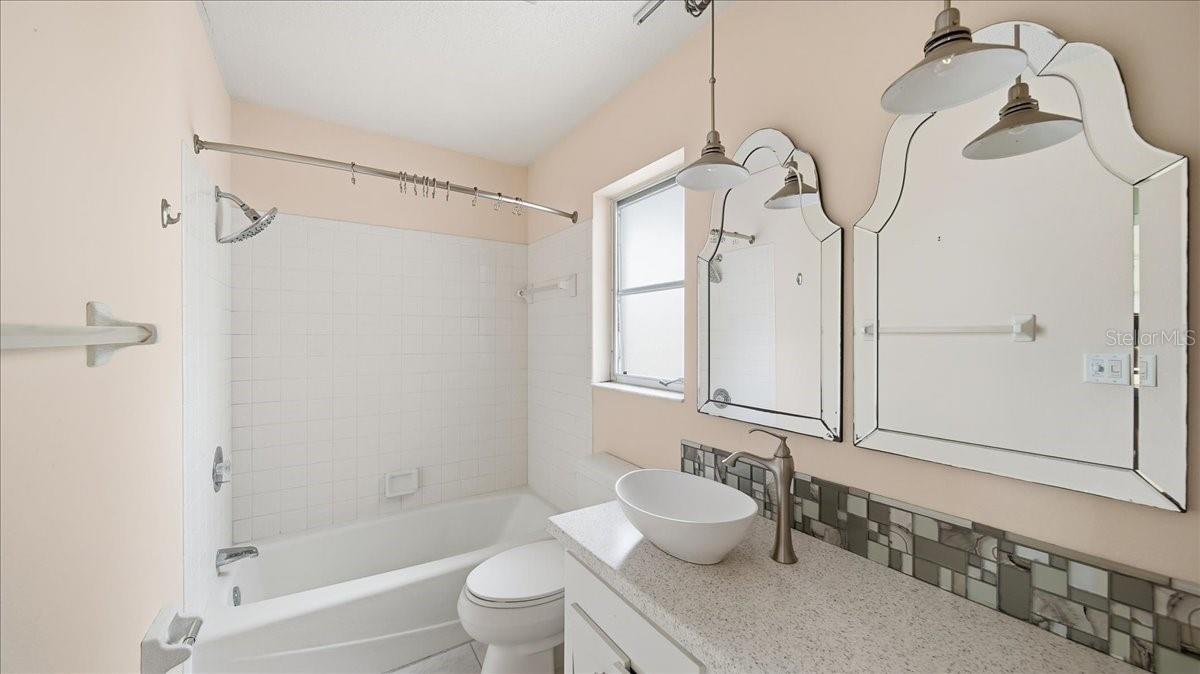 SOUTH VENICE - Residential