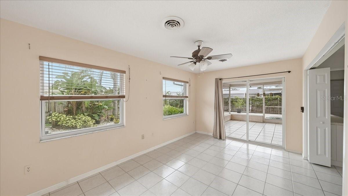 SOUTH VENICE - Residential