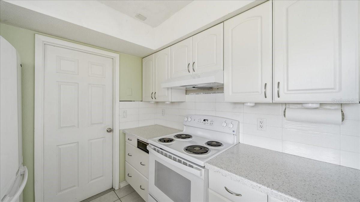 SOUTH VENICE - Residential