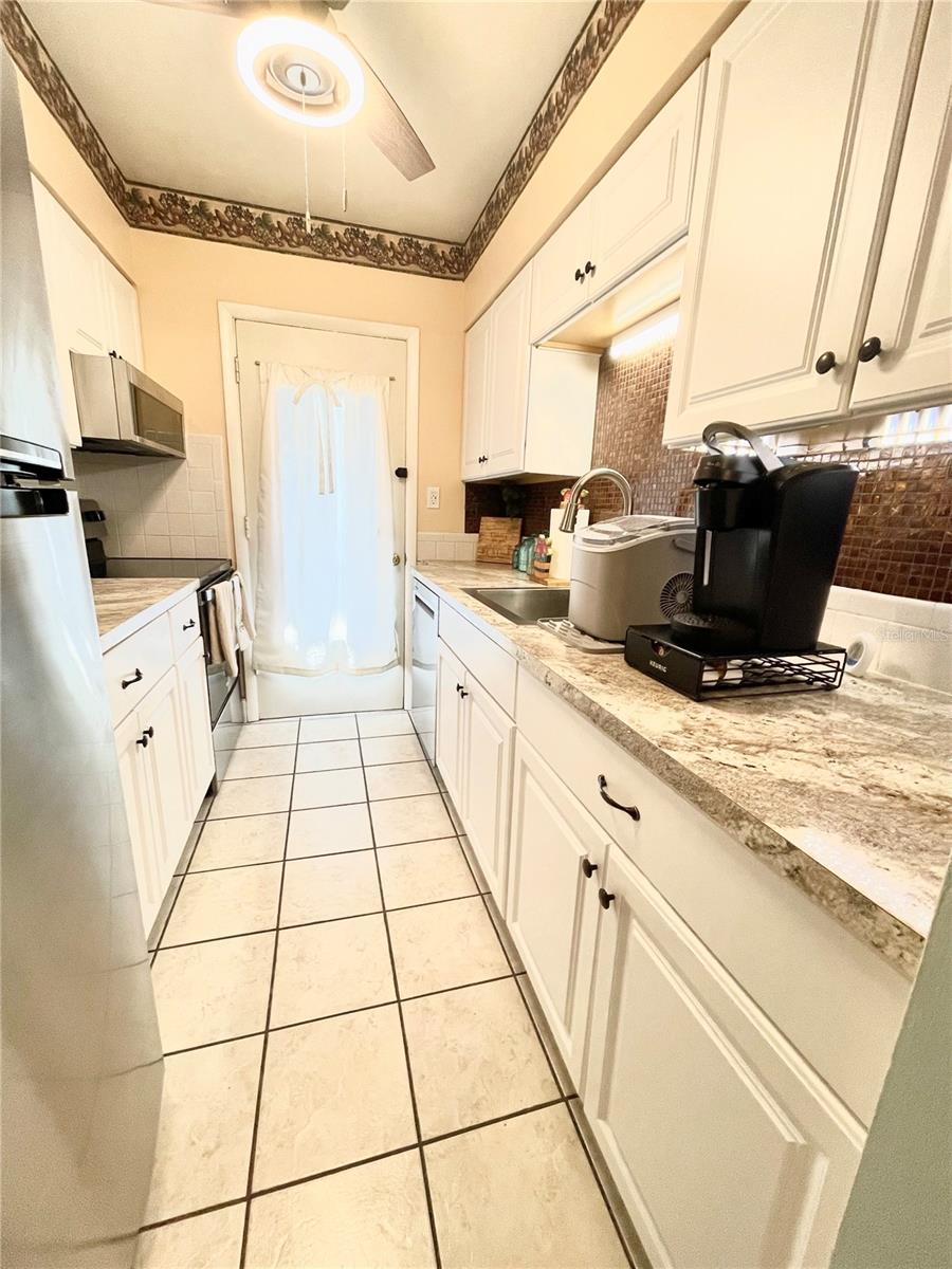 LAKELAND HARBOUR CONDOMINIUMS - Residential