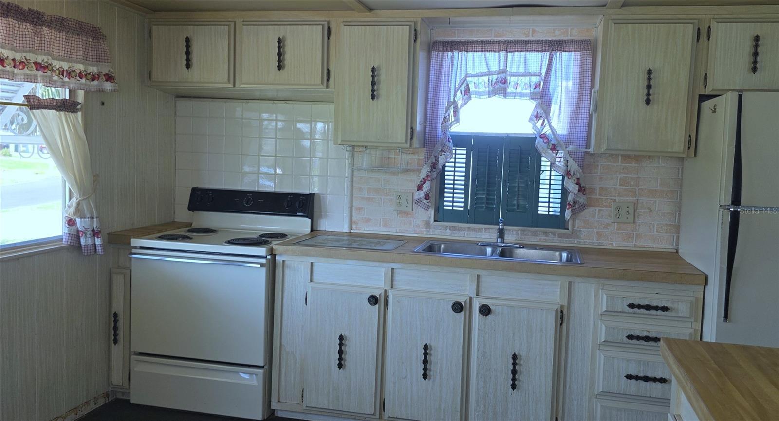 HOLIDAY MOB ESTATES 3RD ADD - Residential