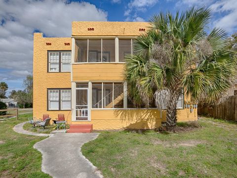 A home in EUSTIS