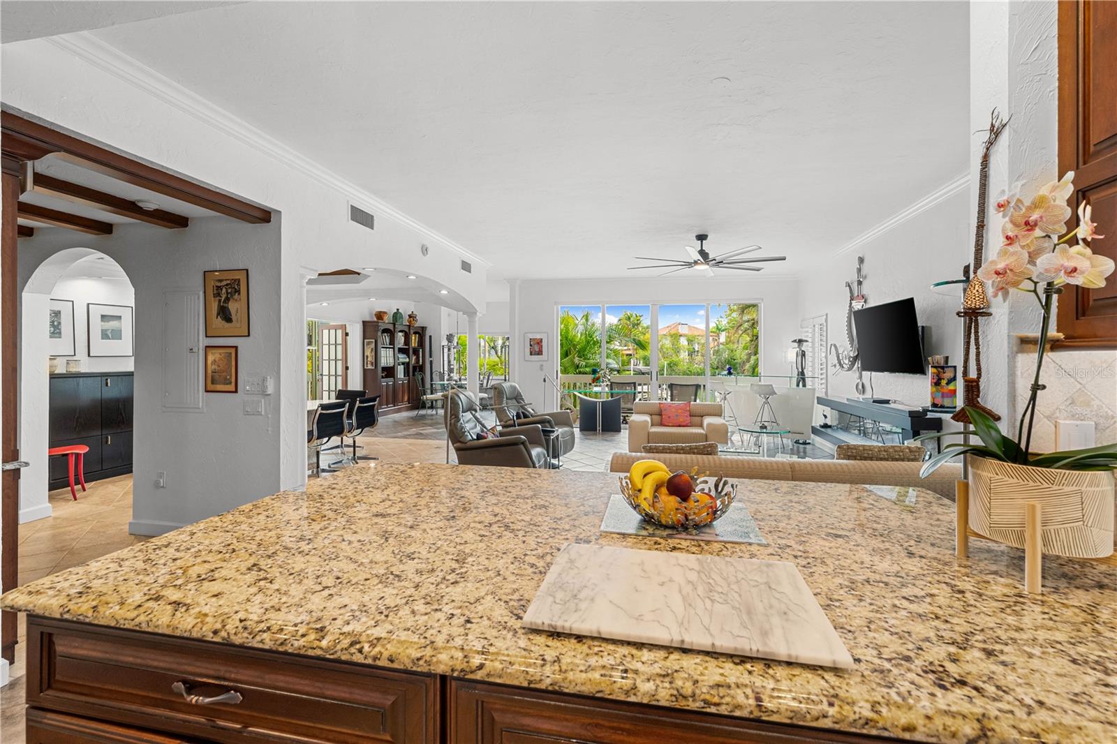 866 HUDSON AVENUE 866
