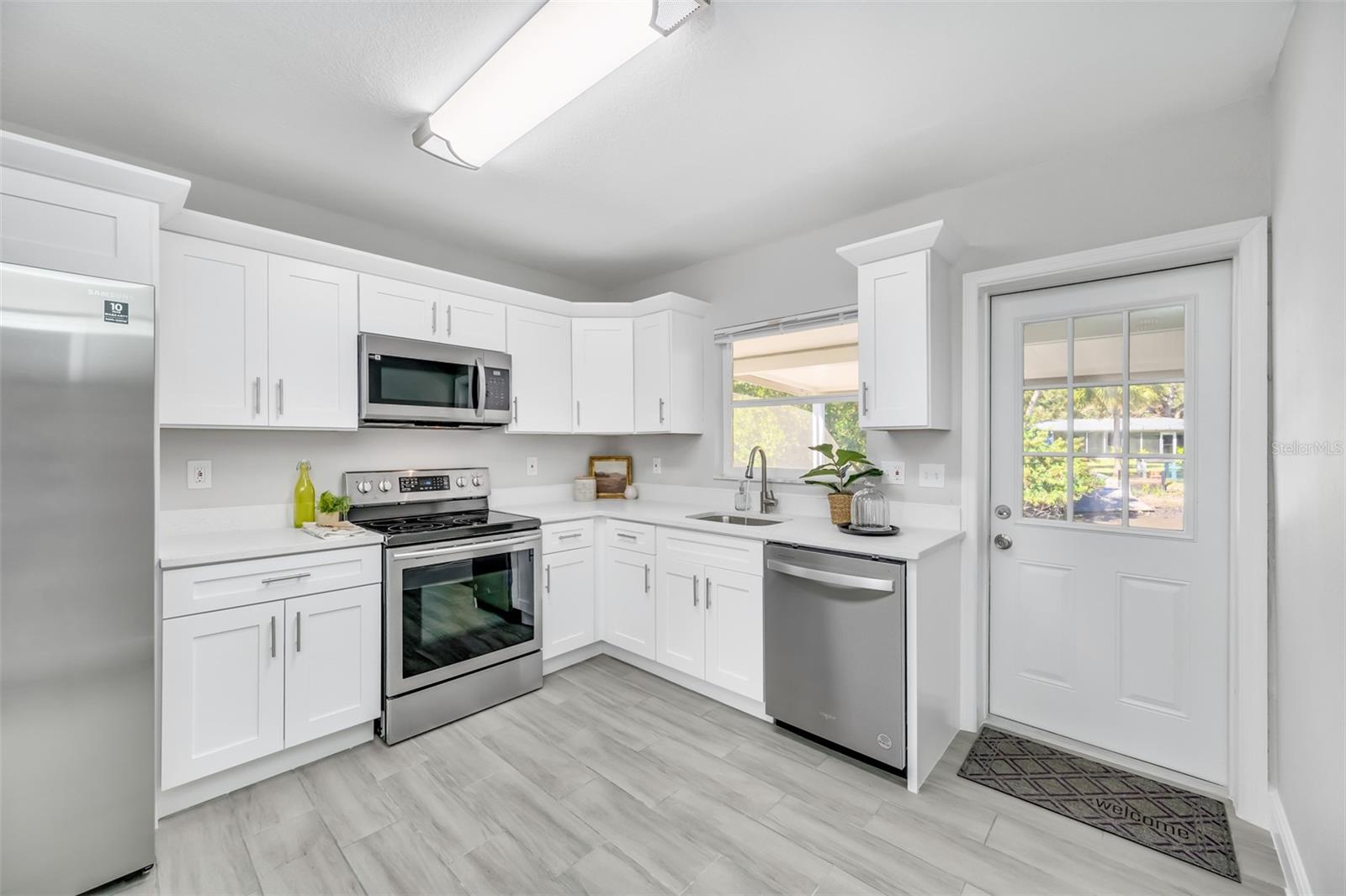 CAUSEWAY BLVD SUB 2 - Residential Lease