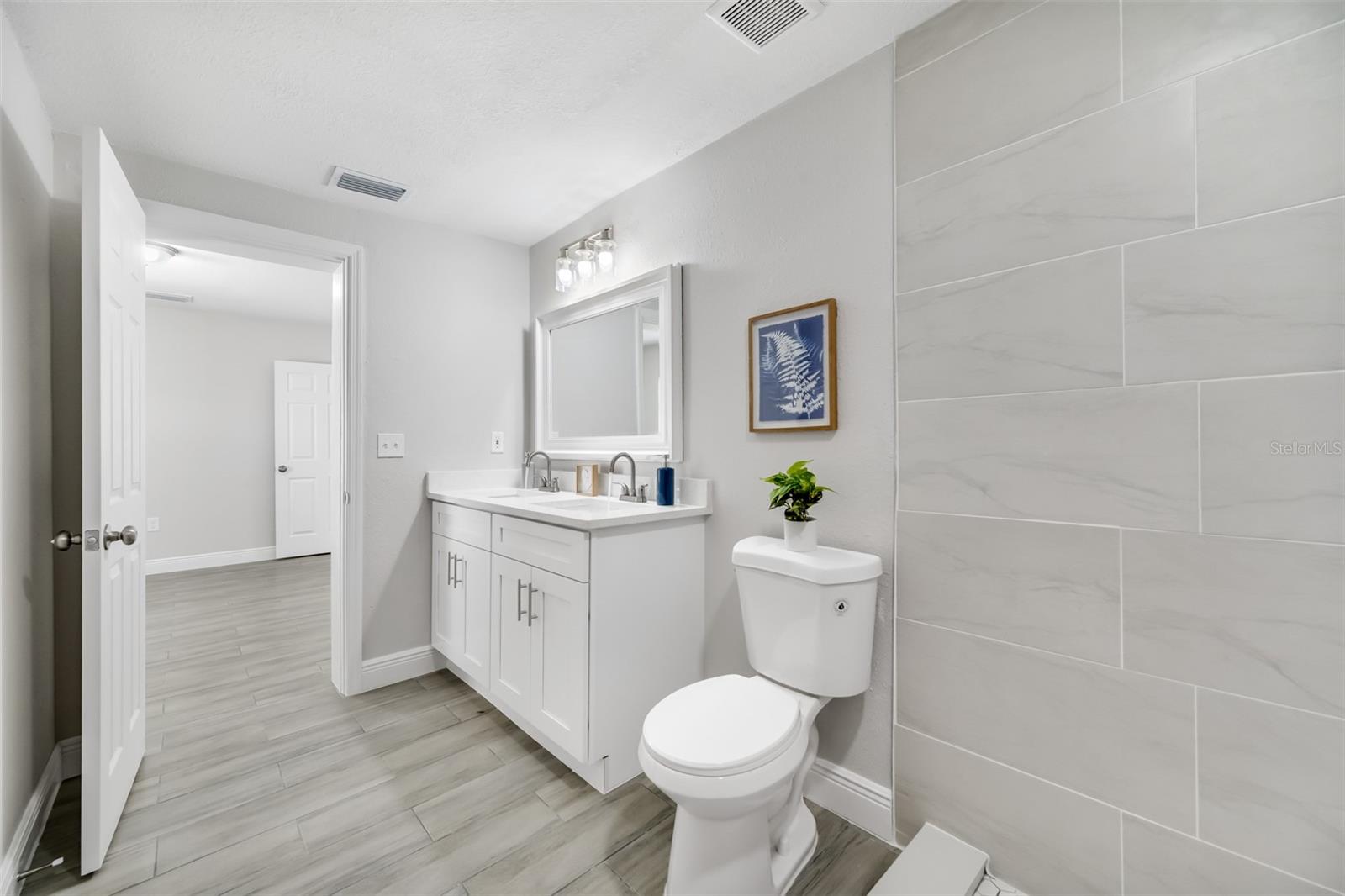 CAUSEWAY BLVD SUB 2 - Residential Lease