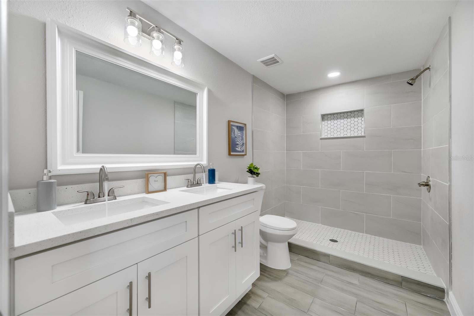 CAUSEWAY BLVD SUB 2 - Residential Lease