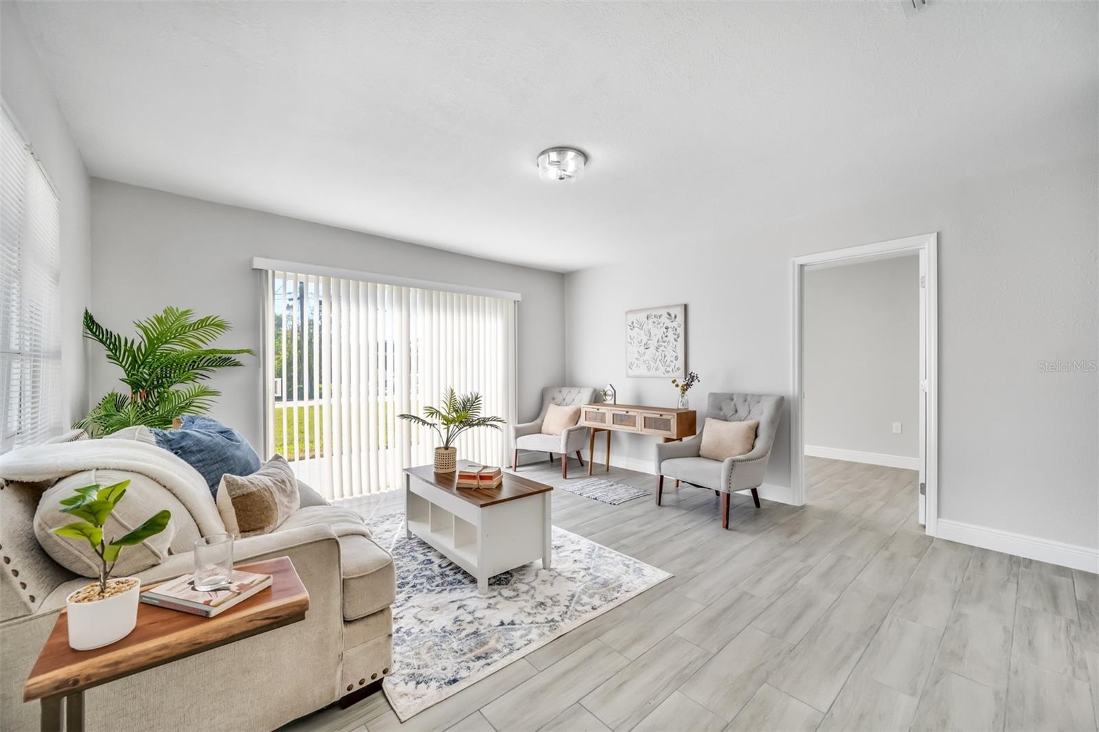 CAUSEWAY BLVD SUB 2 - Residential Lease