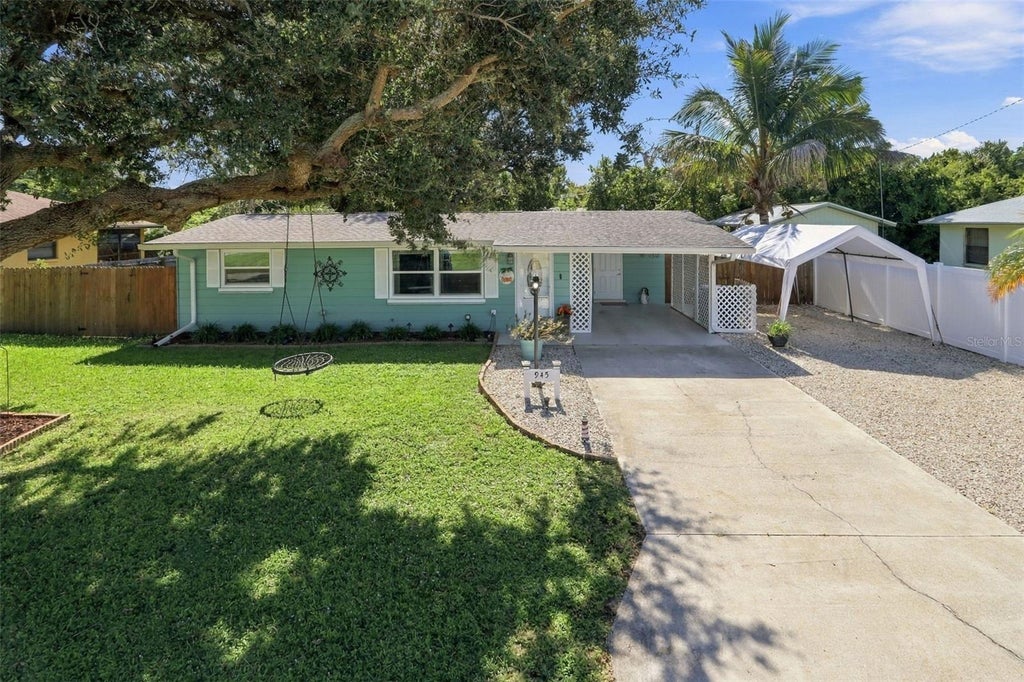 Photo of 945 Horizon Road, Venice, FL 34293 (MLS # C7532446)