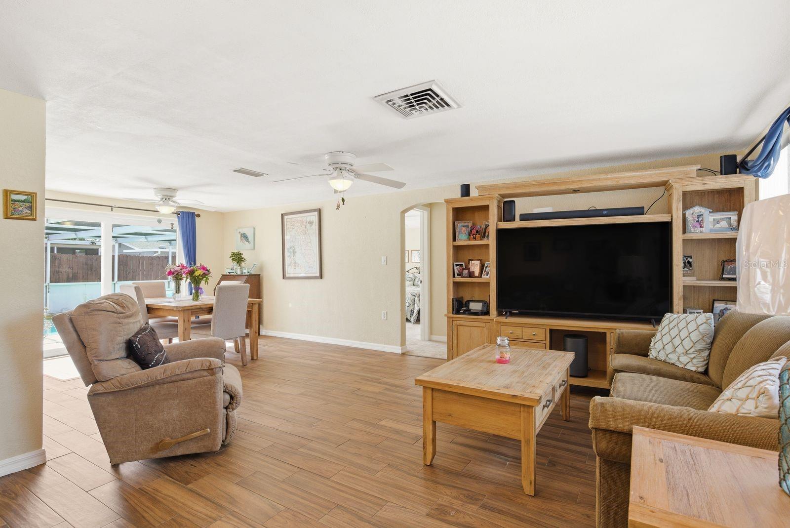 REGENCY PARK - Residential