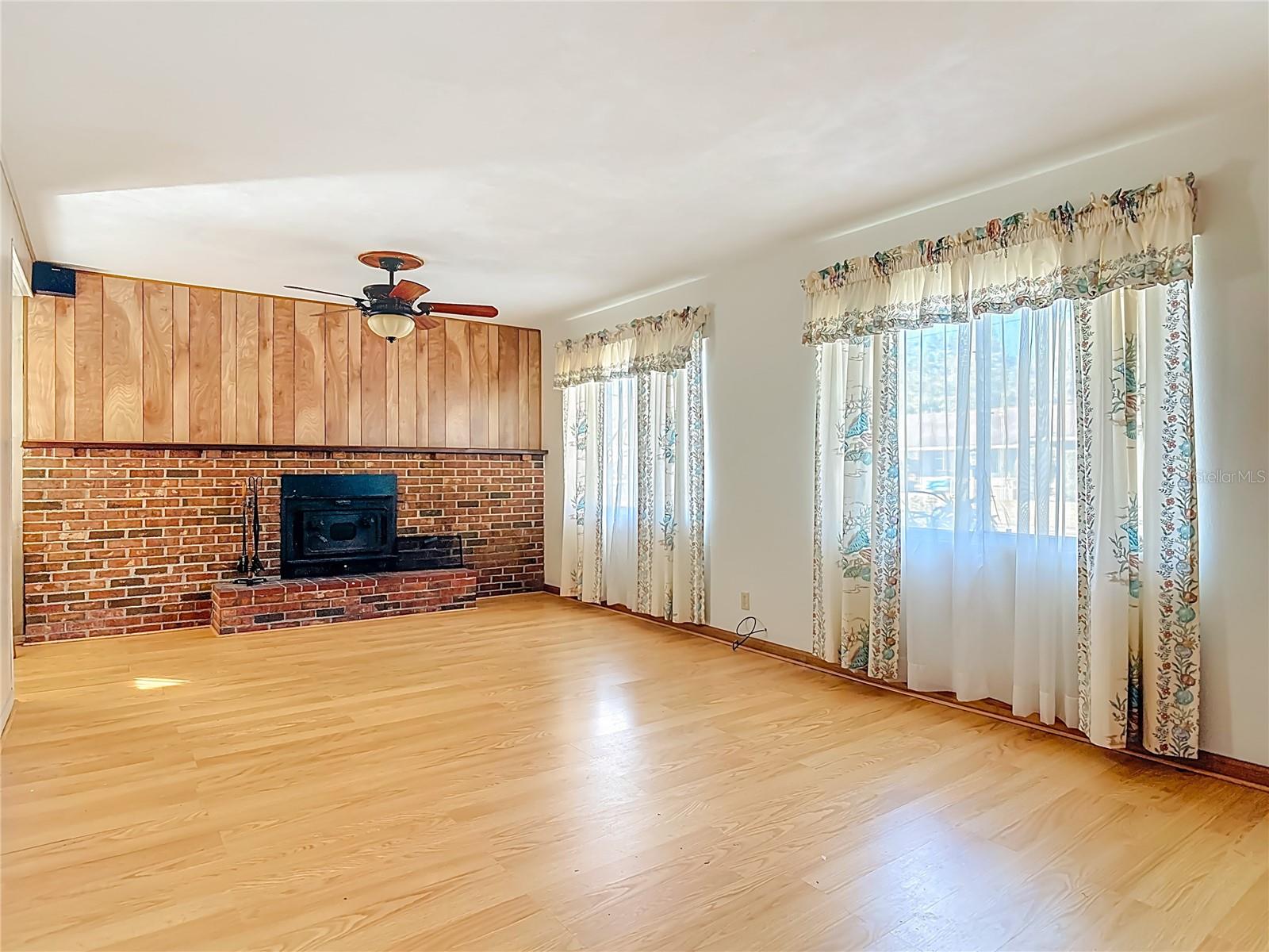 730 W UNIVERSITY AVENUE