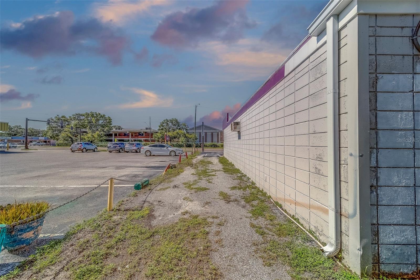 NEW MARYMONT - Commercial Sale