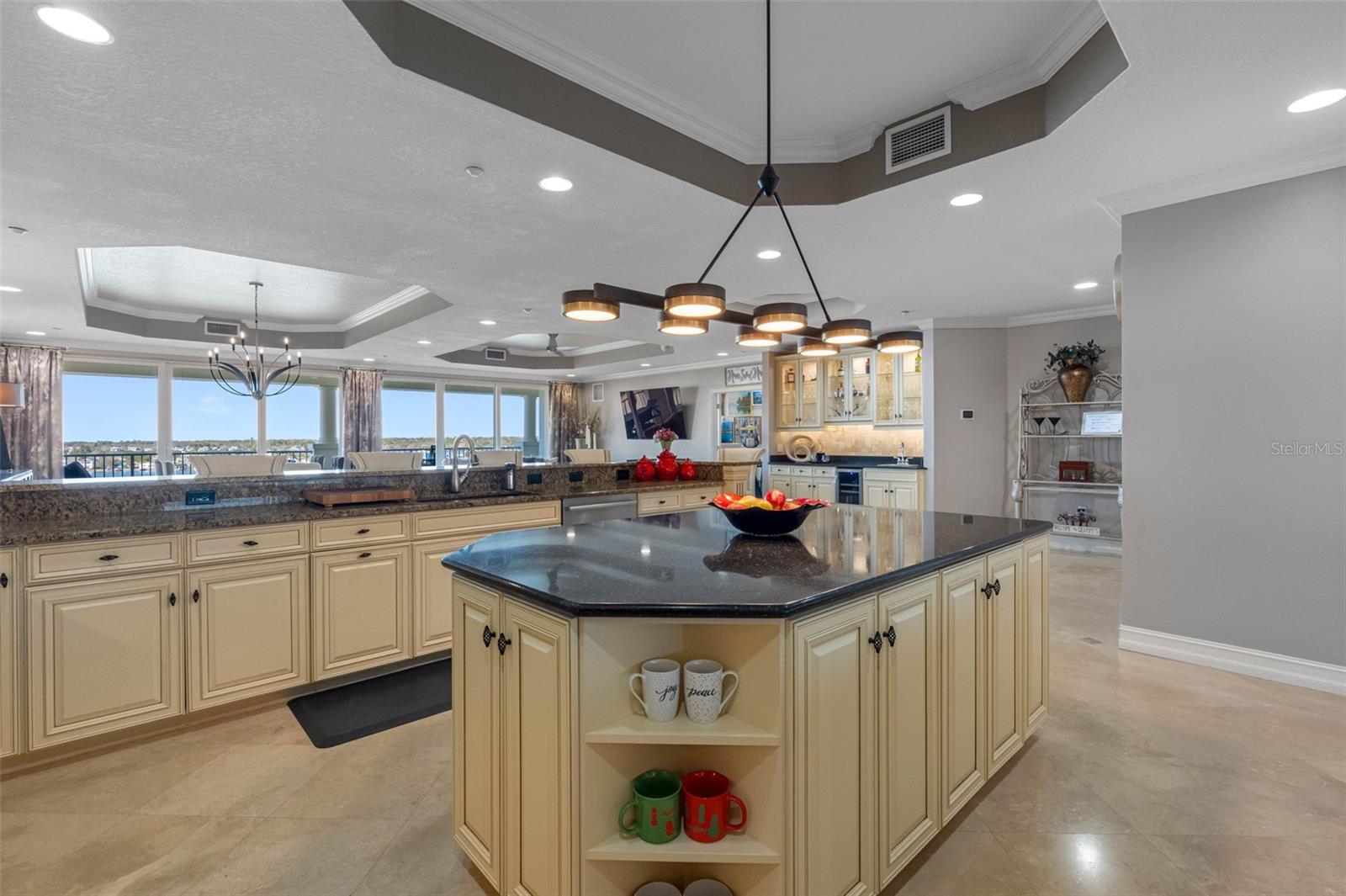 LAS FLORES CONDO - Residential