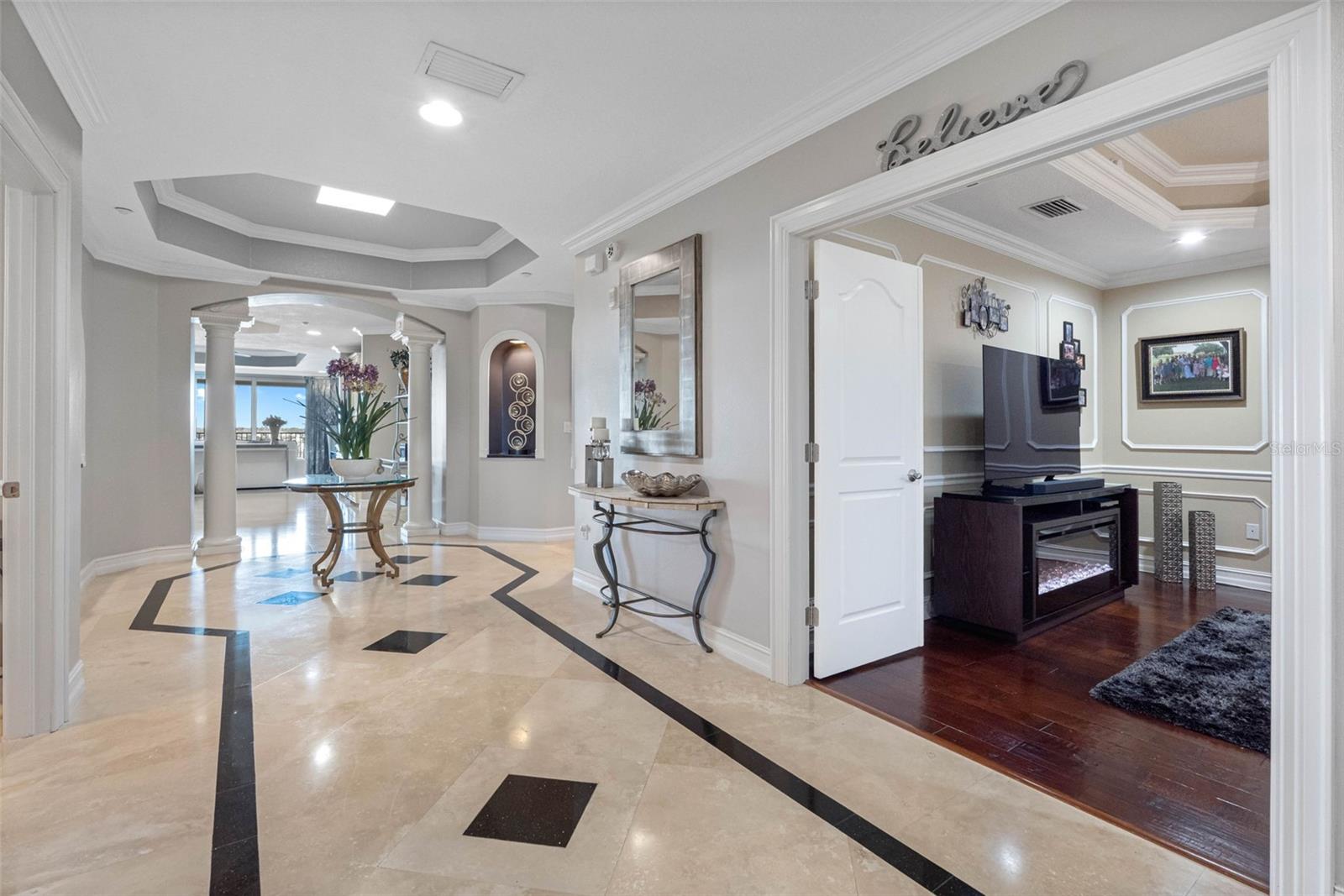 LAS FLORES CONDO - Residential