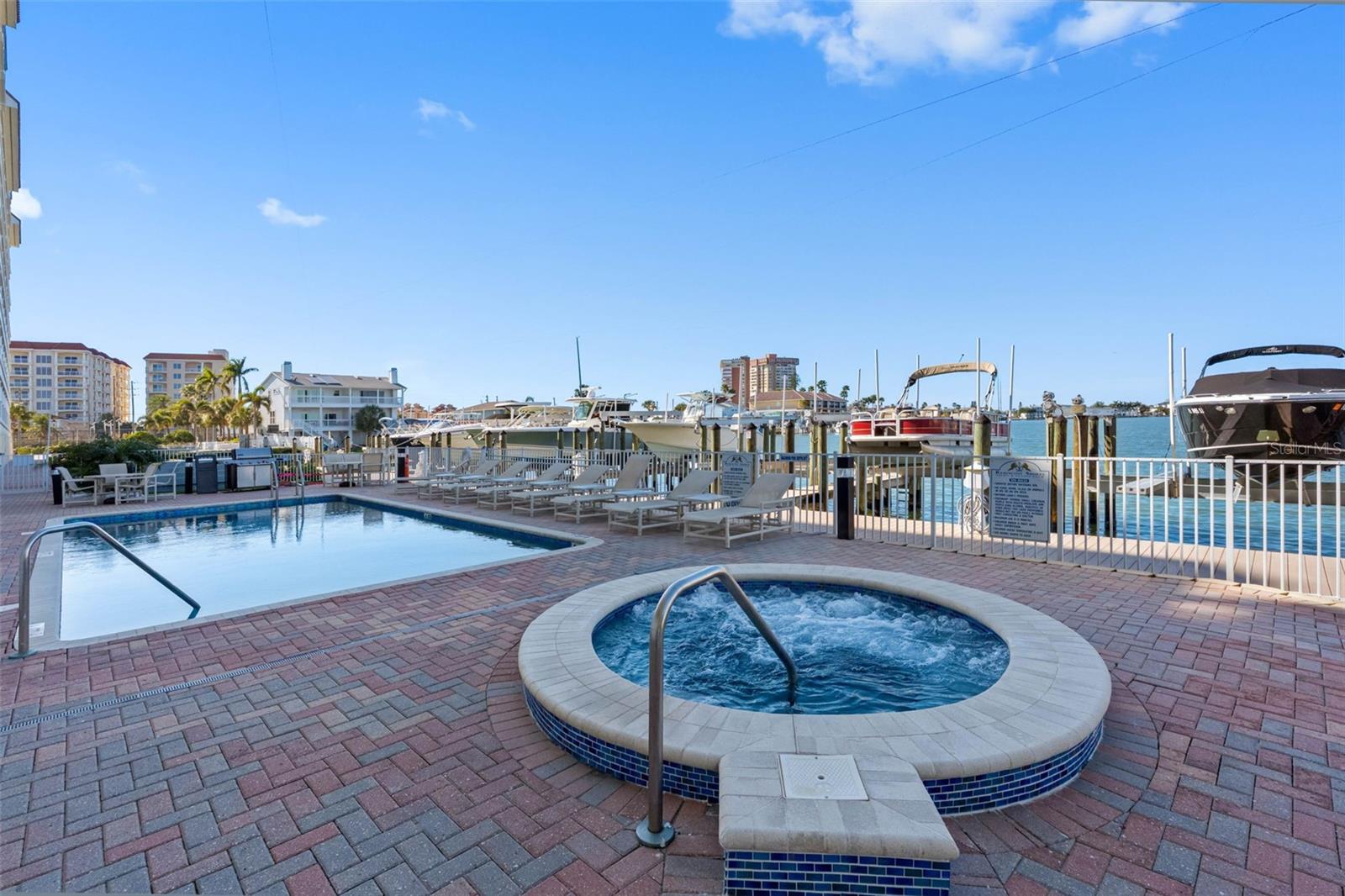 LAS FLORES CONDO - Residential