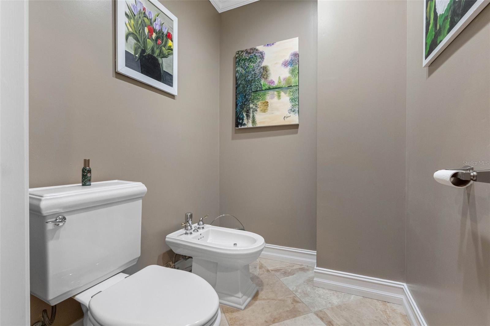 LAS FLORES CONDO - Residential