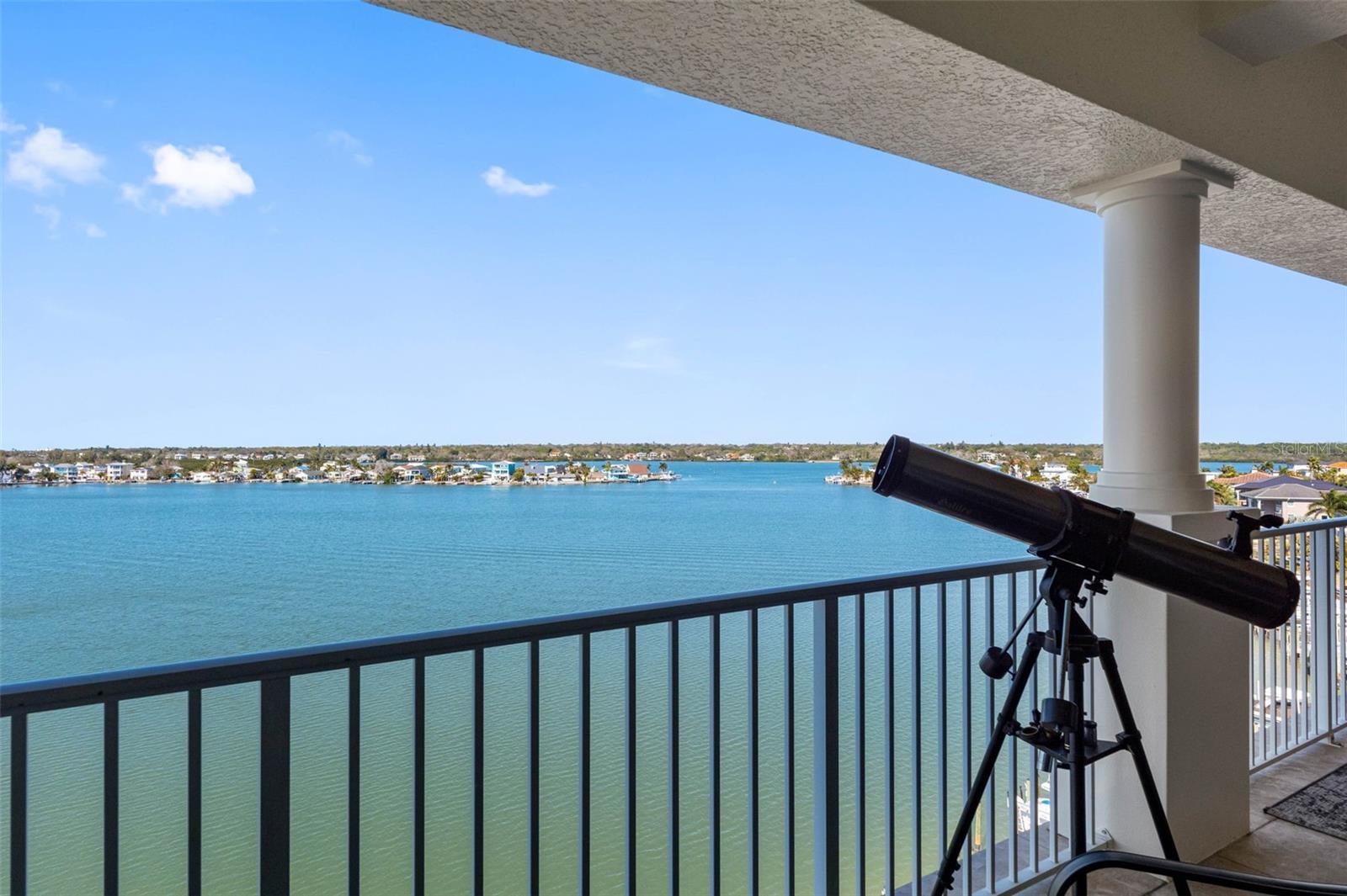 LAS FLORES CONDO - Residential