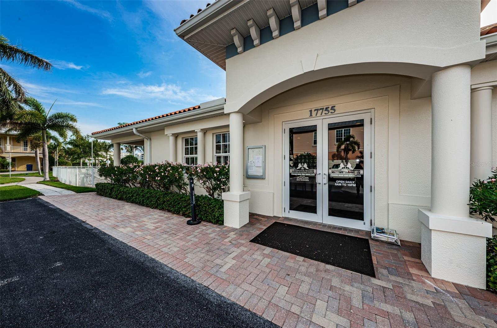 LAS FLORES CONDO - Residential