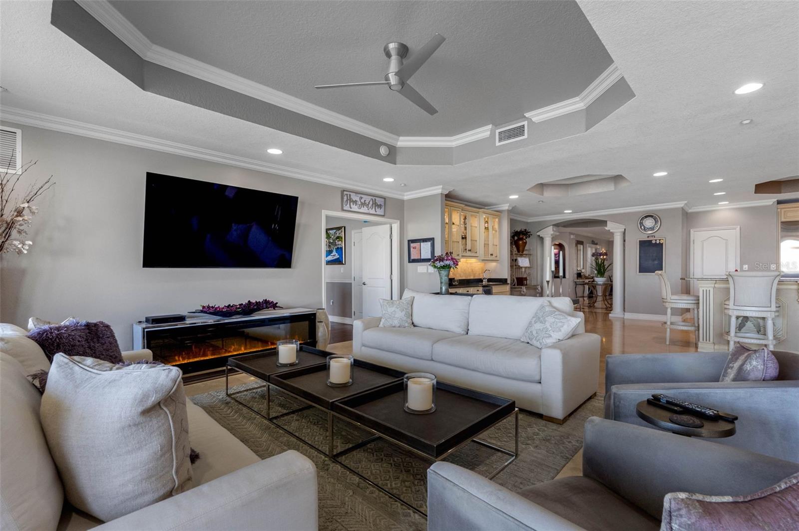 LAS FLORES CONDO - Residential