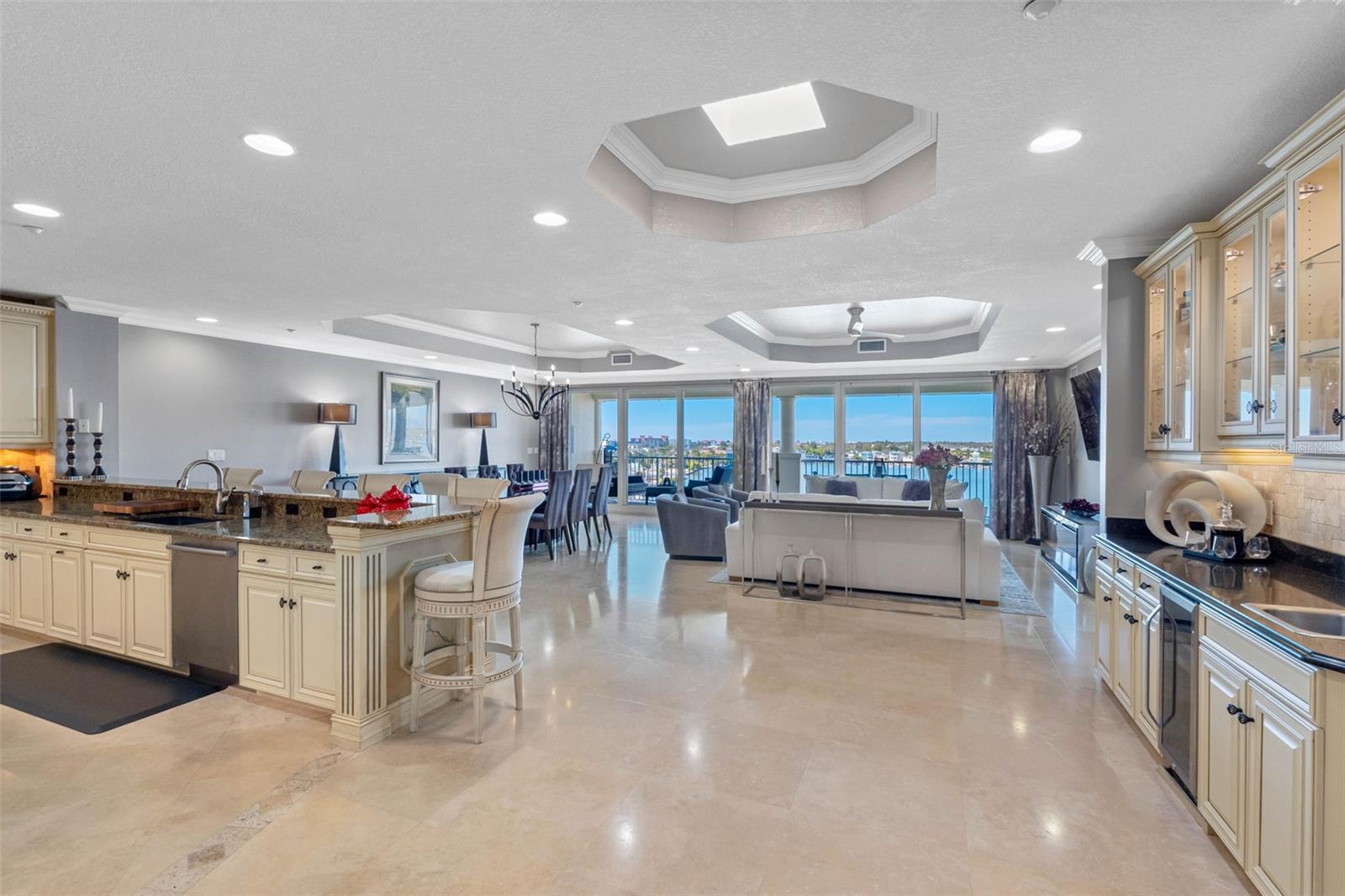 LAS FLORES CONDO - Residential