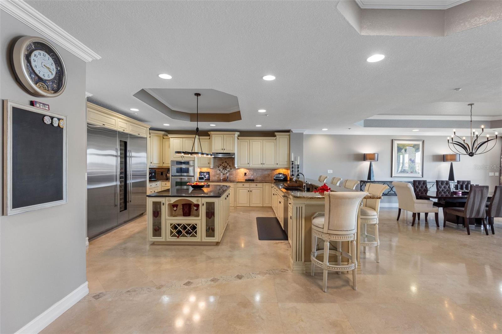 LAS FLORES CONDO - Residential