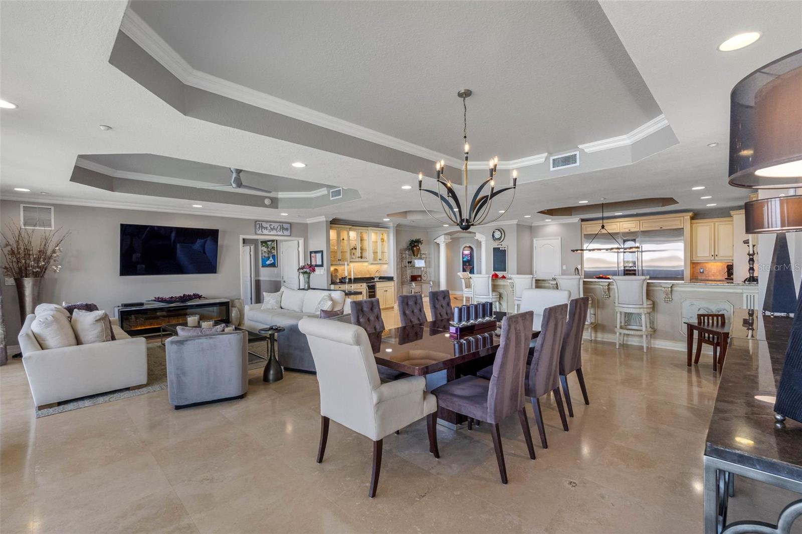 LAS FLORES CONDO - Residential