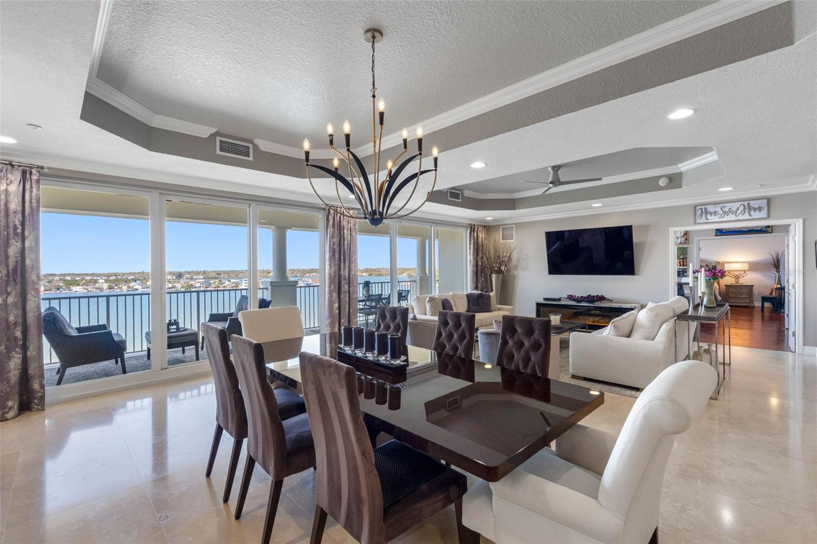 LAS FLORES CONDO - Residential