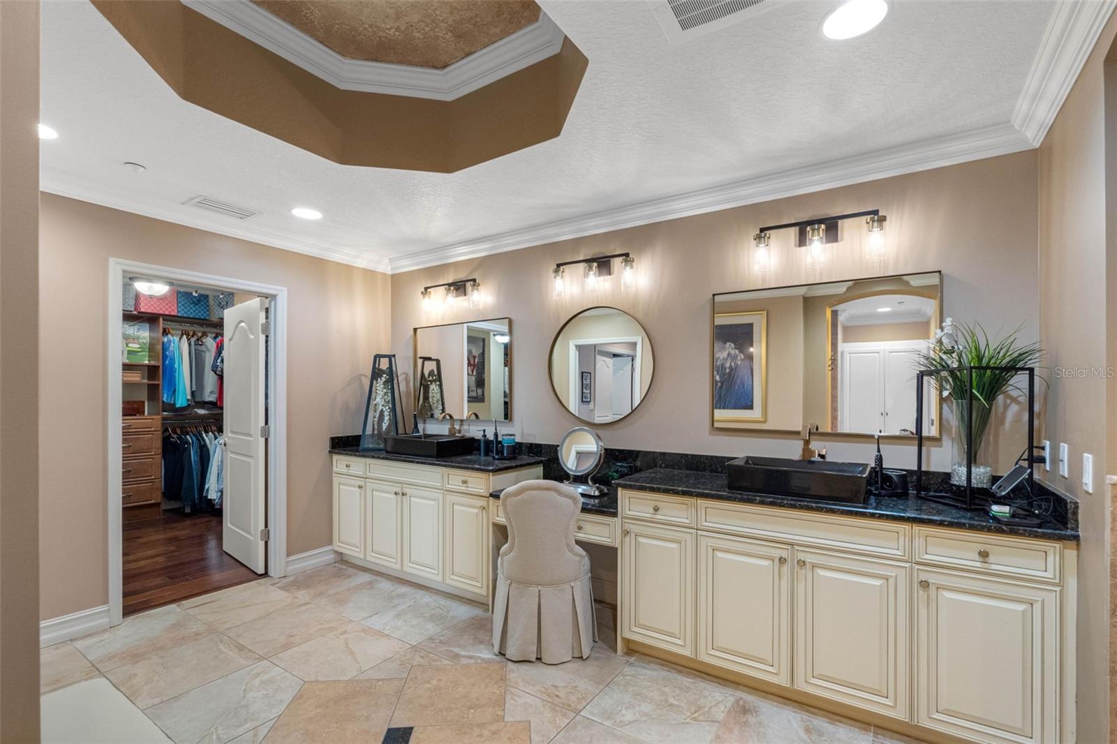 LAS FLORES CONDO - Residential