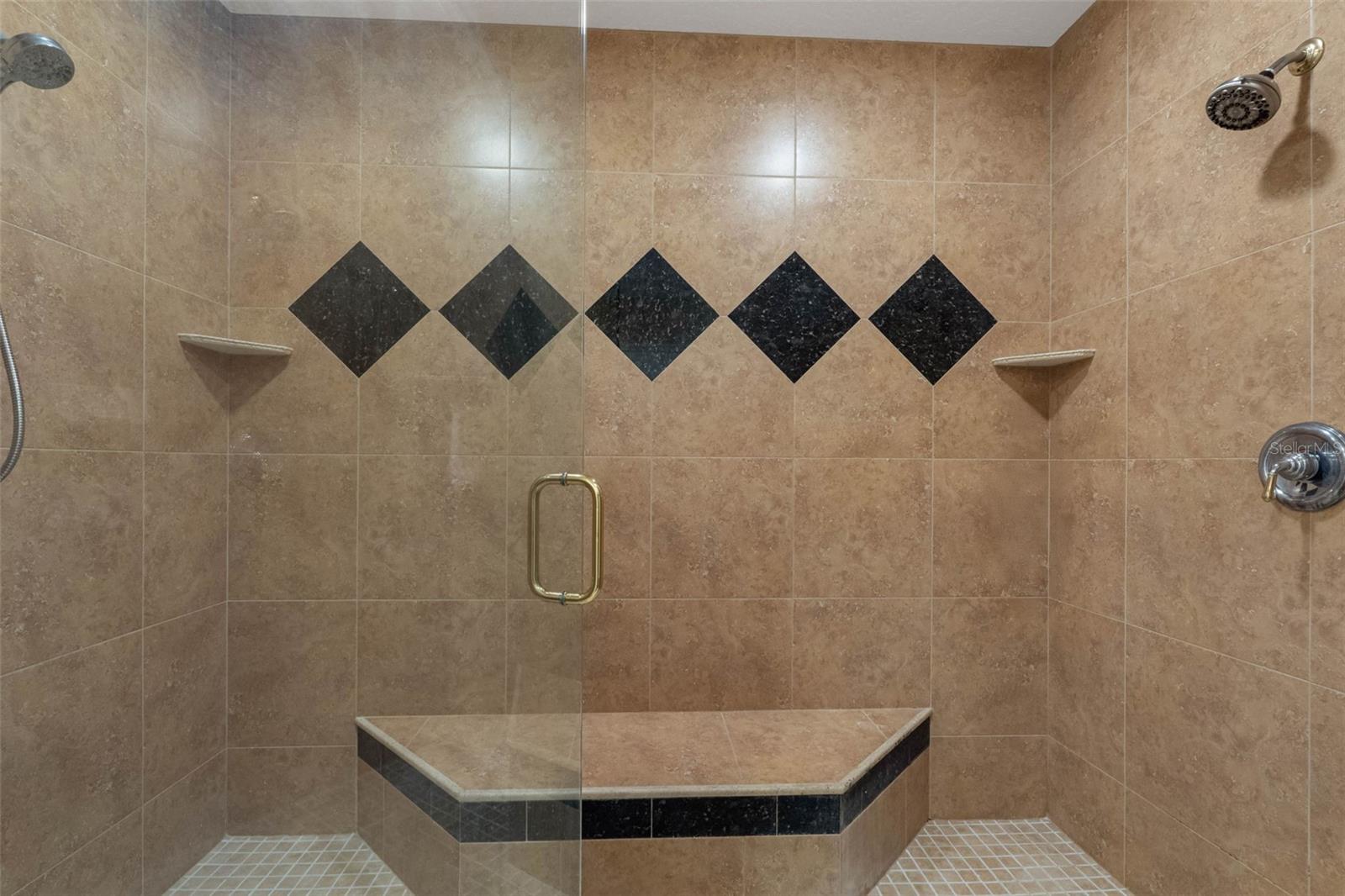 LAS FLORES CONDO - Residential