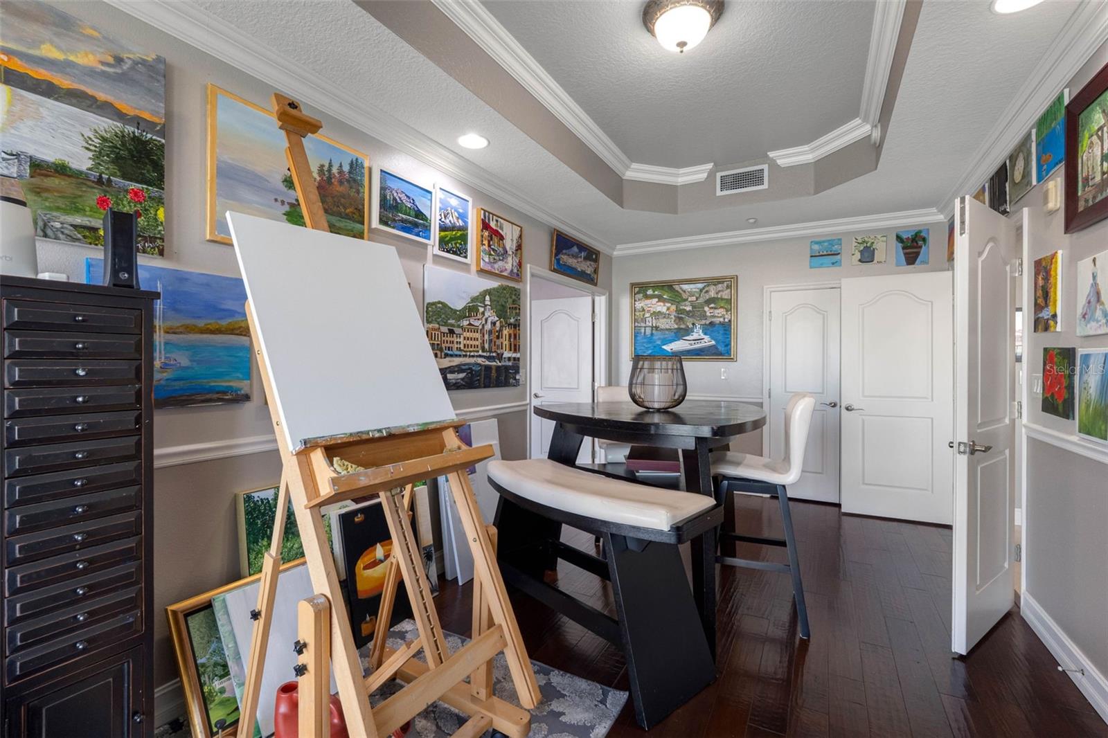 LAS FLORES CONDO - Residential