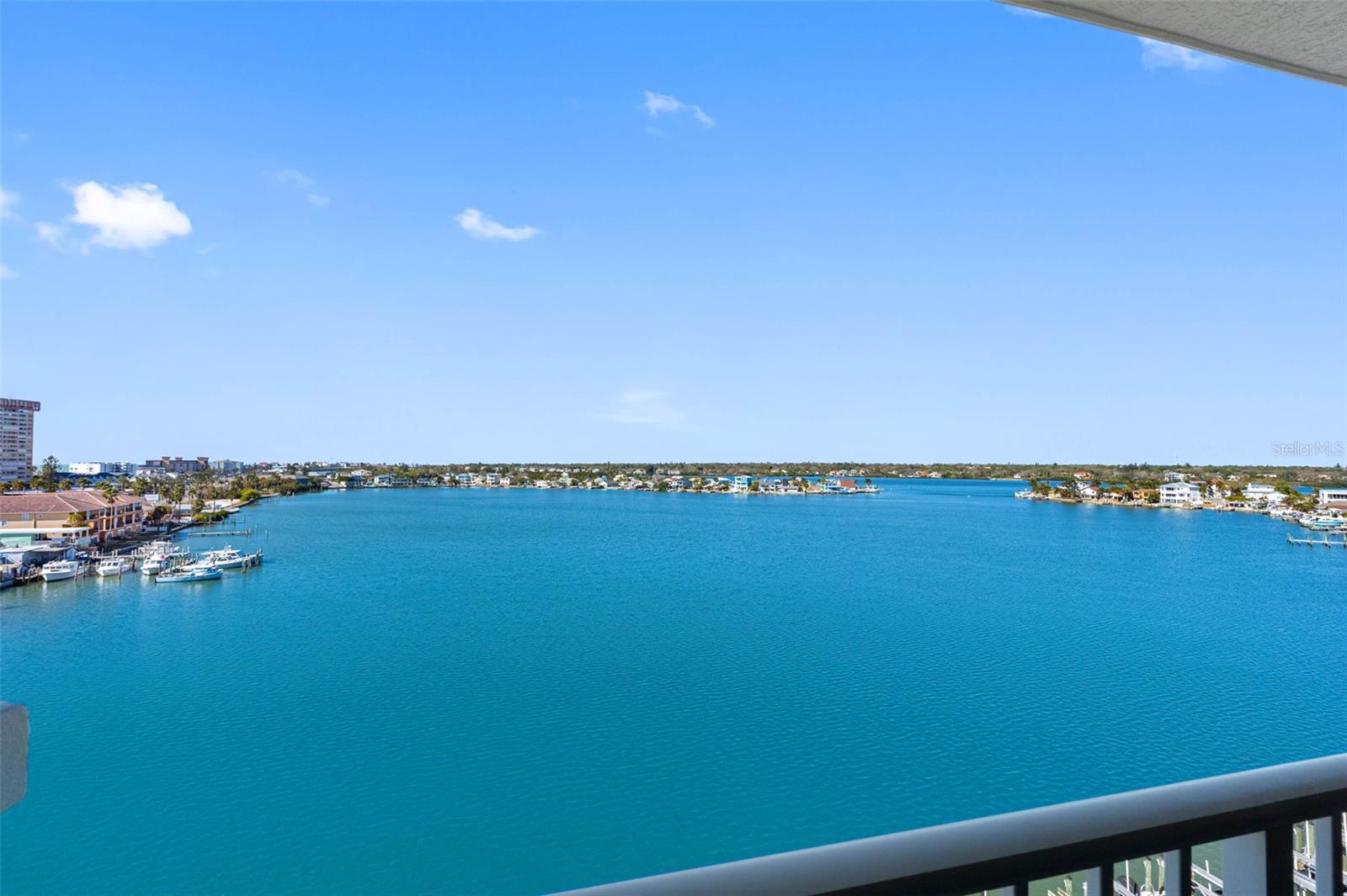 LAS FLORES CONDO - Residential