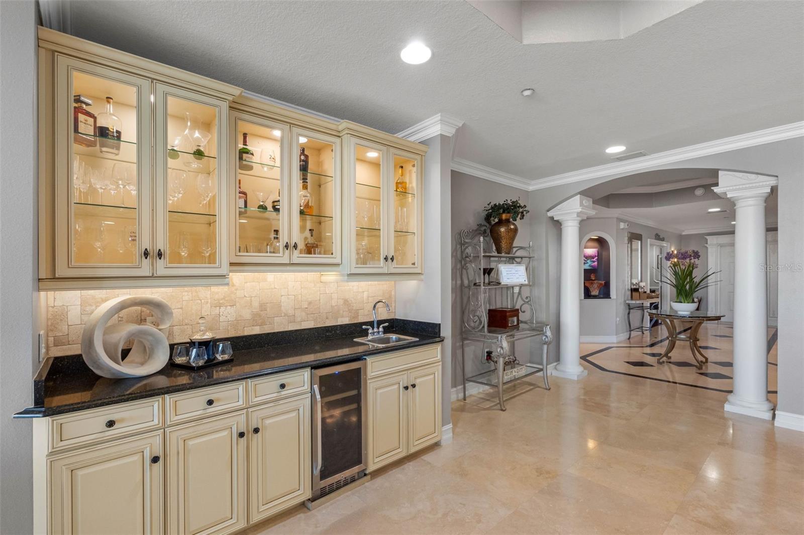 LAS FLORES CONDO - Residential