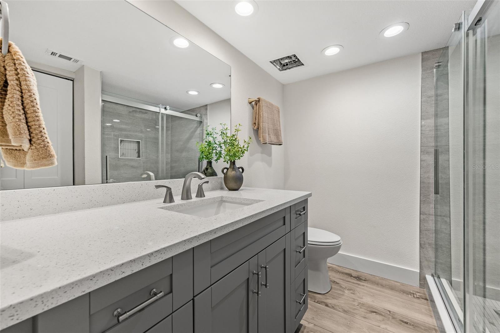 BOCA CIEGA POINT EAST - Residential