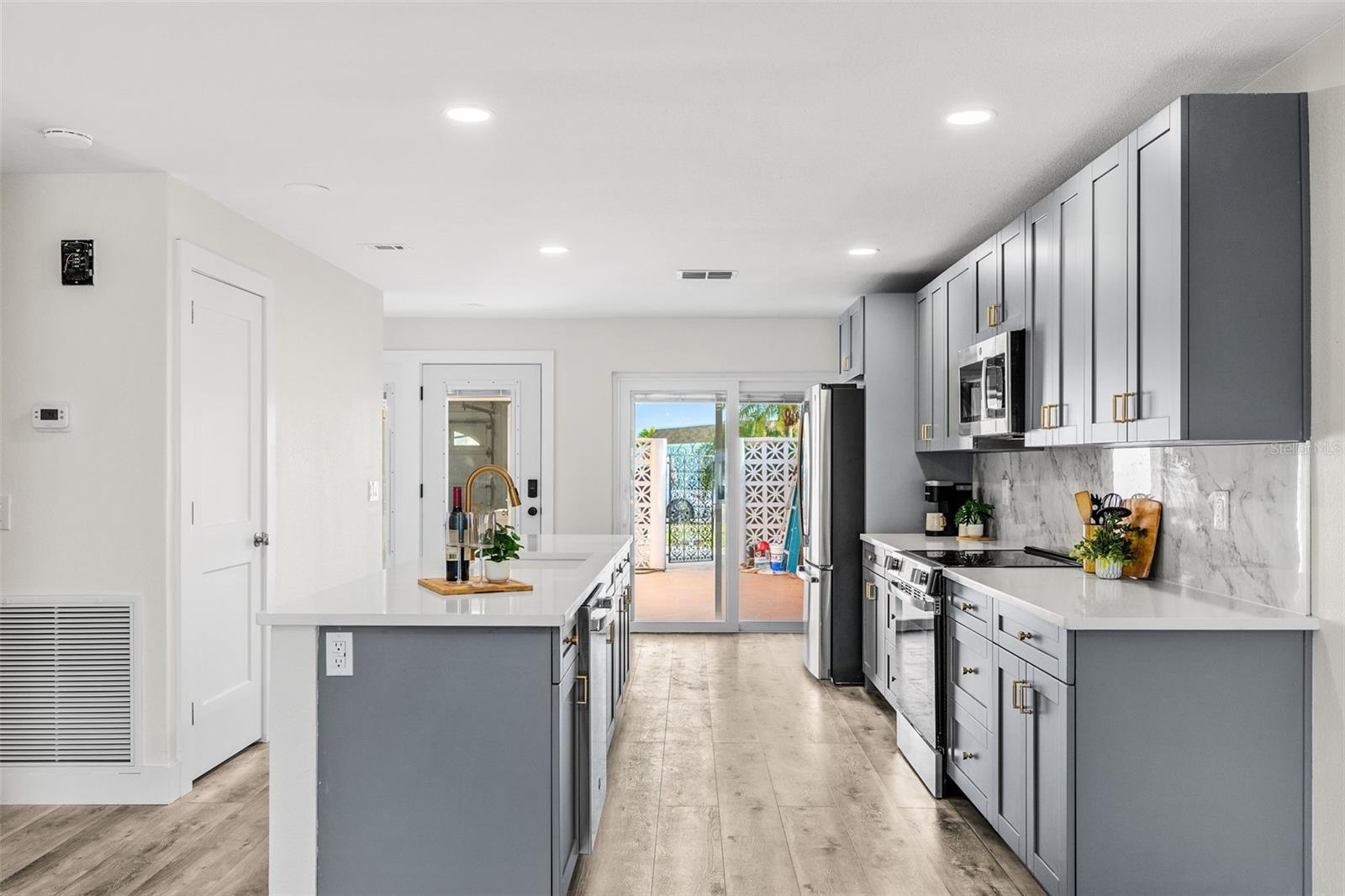 BOCA CIEGA POINT EAST - Residential