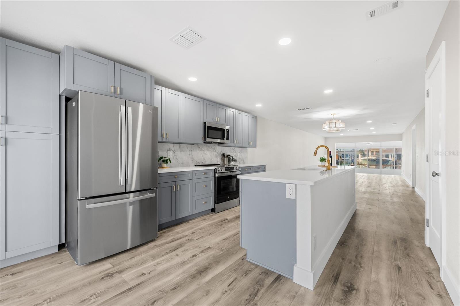 BOCA CIEGA POINT EAST - Residential