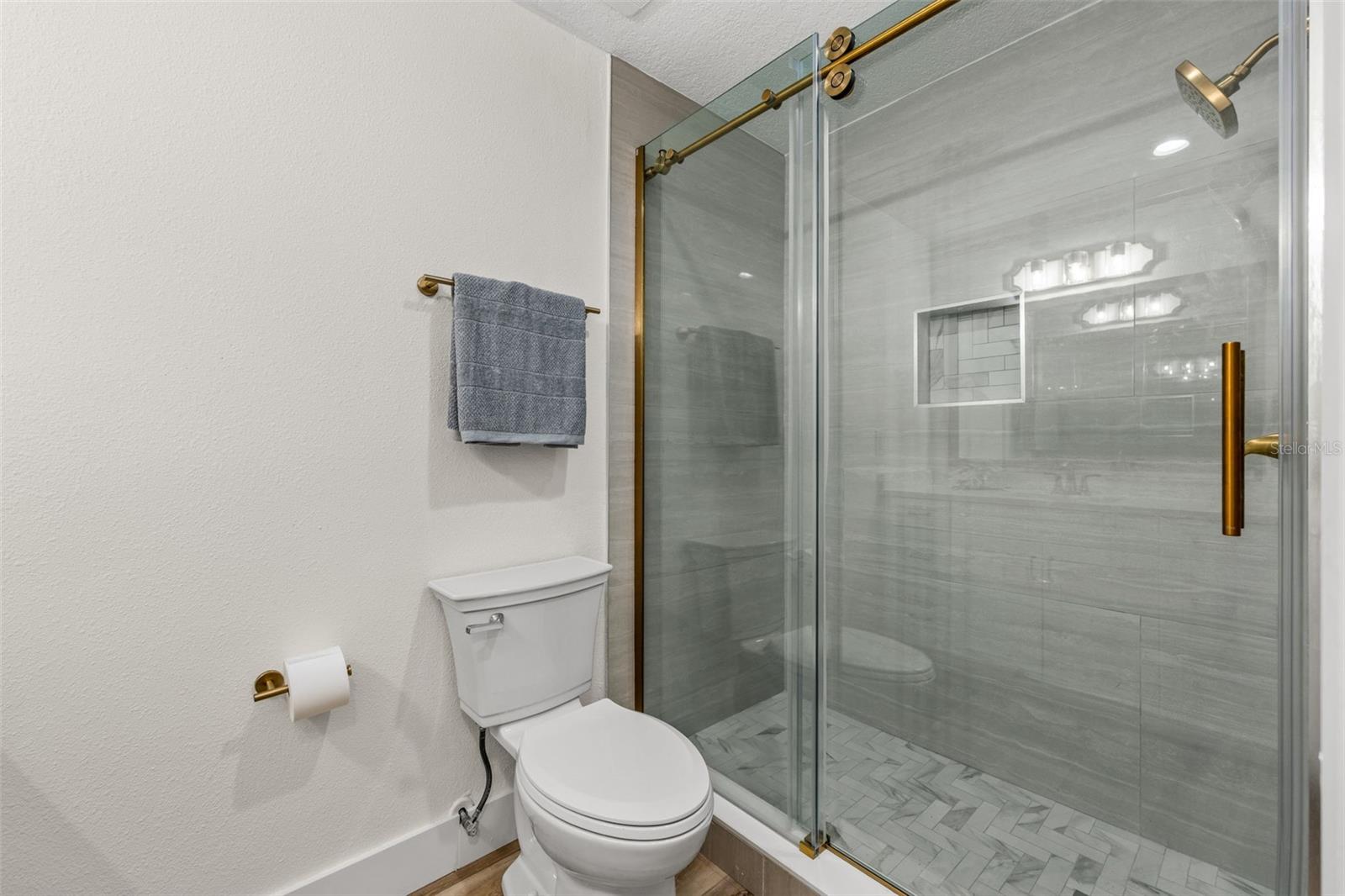 BOCA CIEGA POINT EAST - Residential