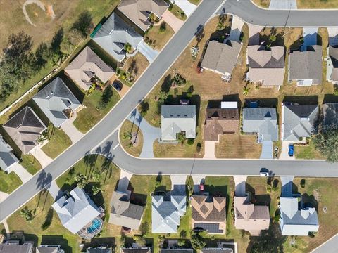 A home in LAKELAND