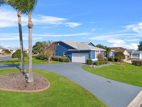 A home in LAKELAND