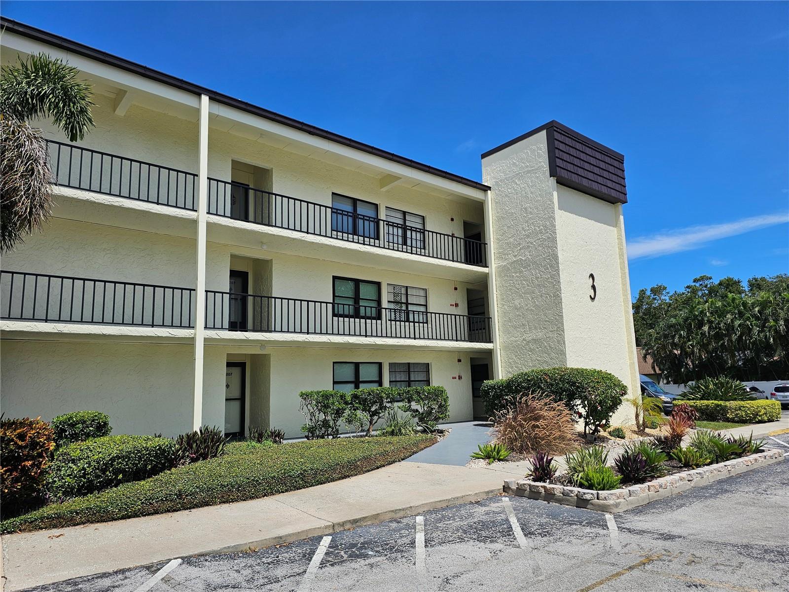 Beautiful 2 bed 1.5 bath 55 plus unit available in the much sought after Lakeview of Largo. Your kitchen has a pantry and plenty of cabinet and counter space. there is a breakfast bar that leads you to the dining area and your living room. There is lots of natural light from the sliding glass doors leading to your spacious balcony. The primary bedroom is large with a walk in closet and en suite bath with tub. This community features 3 sparkling pools, hot tub, shuffle board, bingo and social events. Located near shopping, dining, healthcare and public transportation. Sorry NO PETS