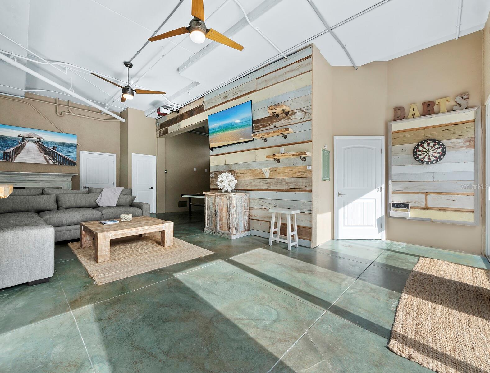 SLEEPY LAGOON - Residential