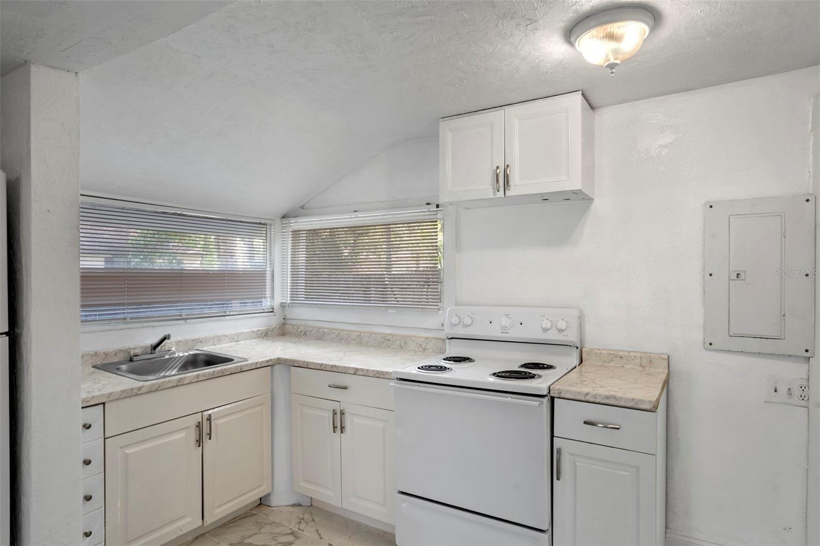 322 S MAPLE AVENUE