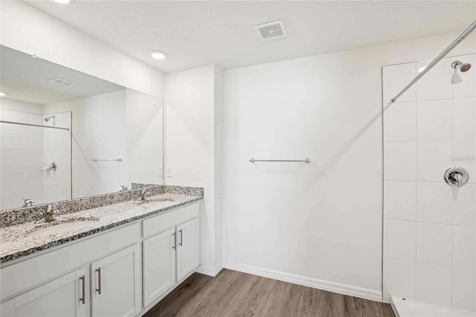 TWO RIVERS - Residential Lease