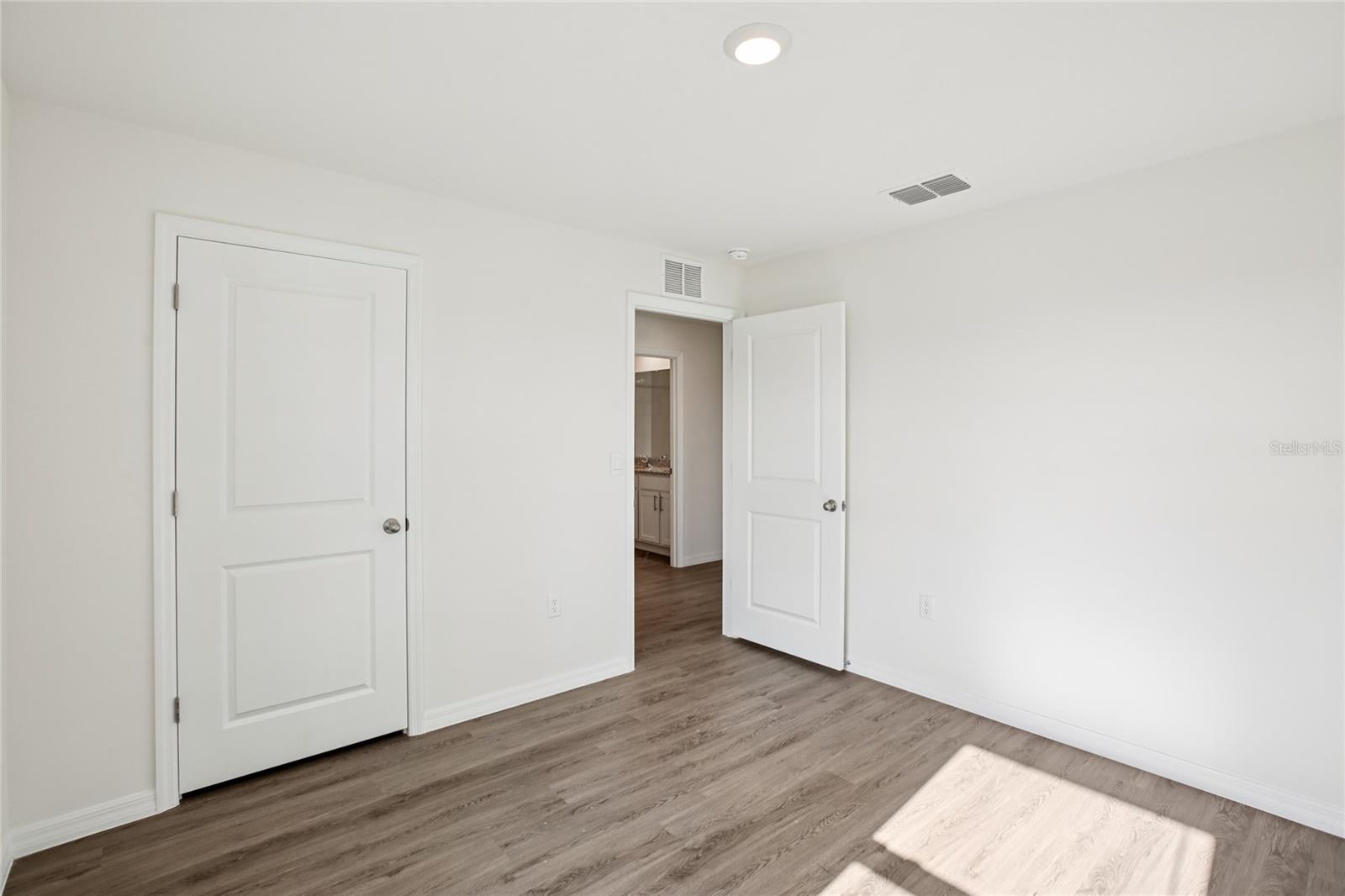 TWO RIVERS - Residential Lease