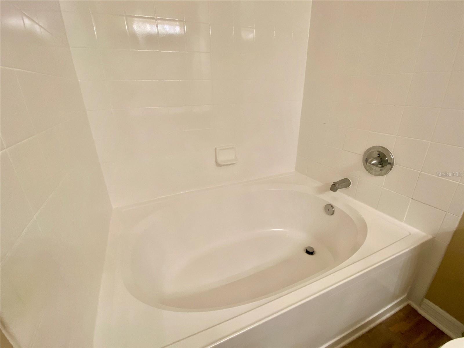 VILLAS AT LAKESIDE A CONDO - Residential Lease