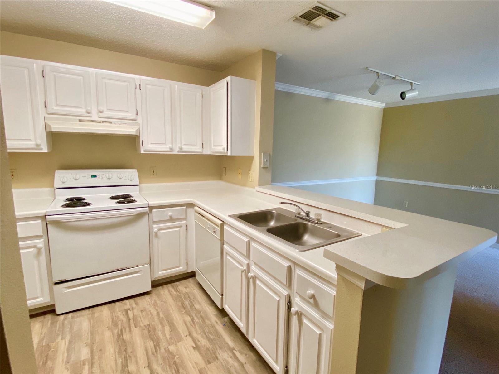 VILLAS AT LAKESIDE A CONDO - Residential Lease