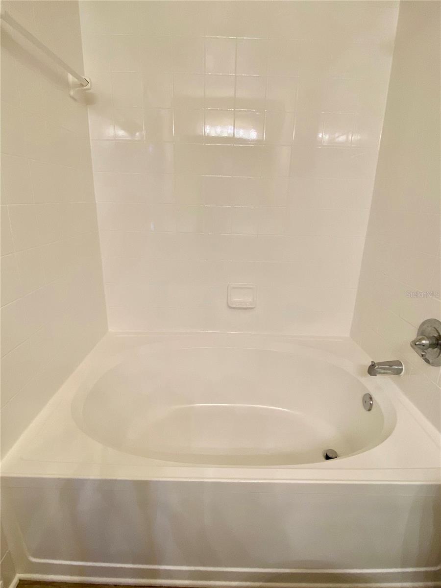 VILLAS AT LAKESIDE A CONDO - Residential Lease