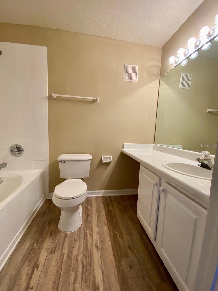 VILLAS AT LAKESIDE A CONDO - Residential Lease