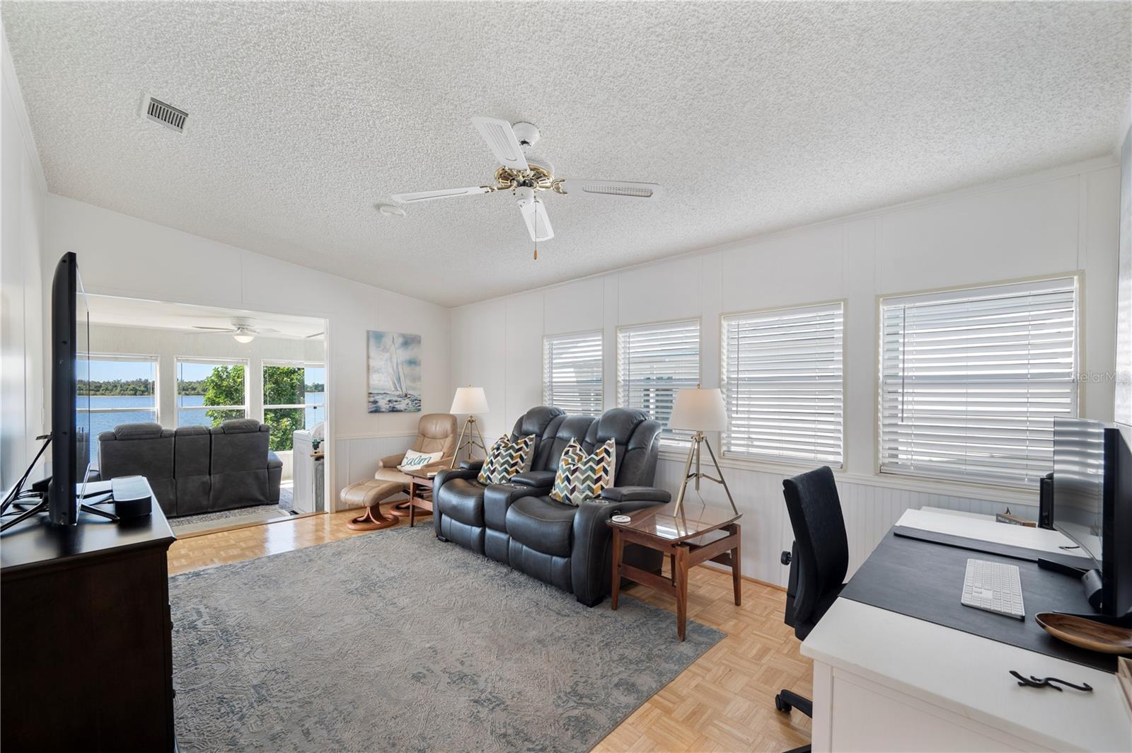 SADDLEBAG LAKE - Residential